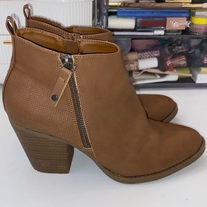 Universal thread booties